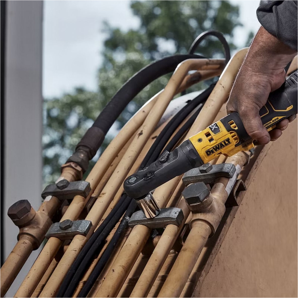 Dewalt DCF510N 18V XR 3/8in & 1/2in Sealed Head Ratchet Body Only Powerful & Durable for Automotive