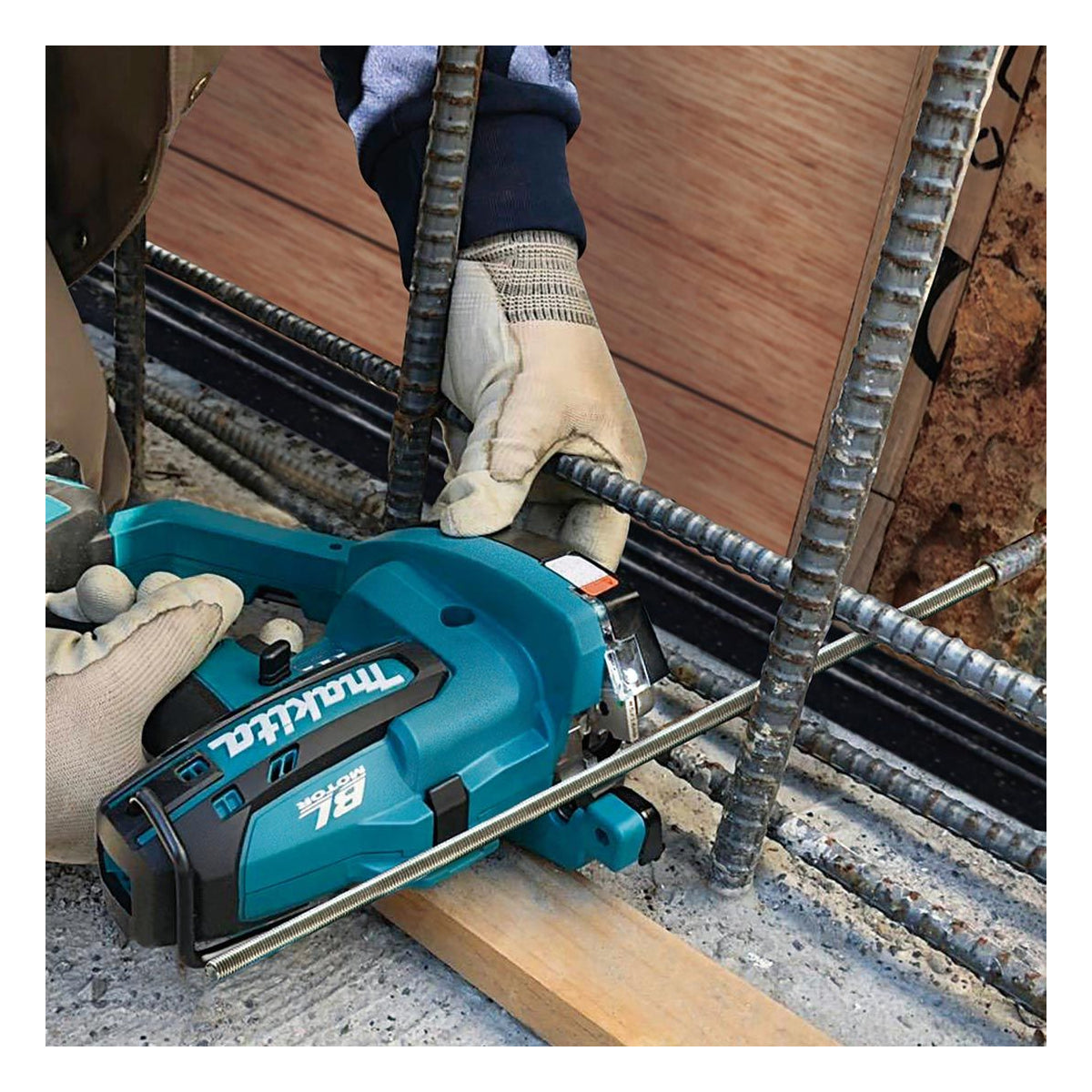 Makita SC103DSAJ 12V max CXT Threaded Rod Cutter With 2 x 2.0Ah Batteries, Charger & Case