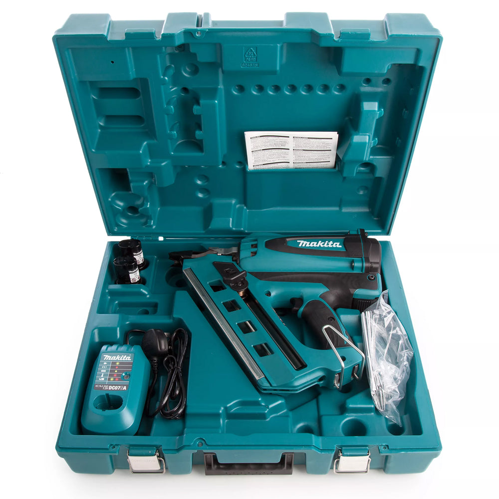 Makita GN900SE 7.2V Cordless First Fix Gas Nailer With 2 x 7.2V Batteries Charger In Case