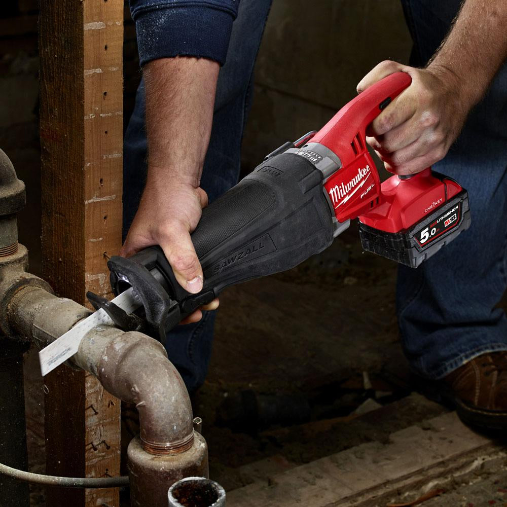 Milwaukee M18ONEFSZ-0X 18V Fuel Brushless Sawzall Reciprocating Saw with 1 x 5.5Ah Battery & Charger