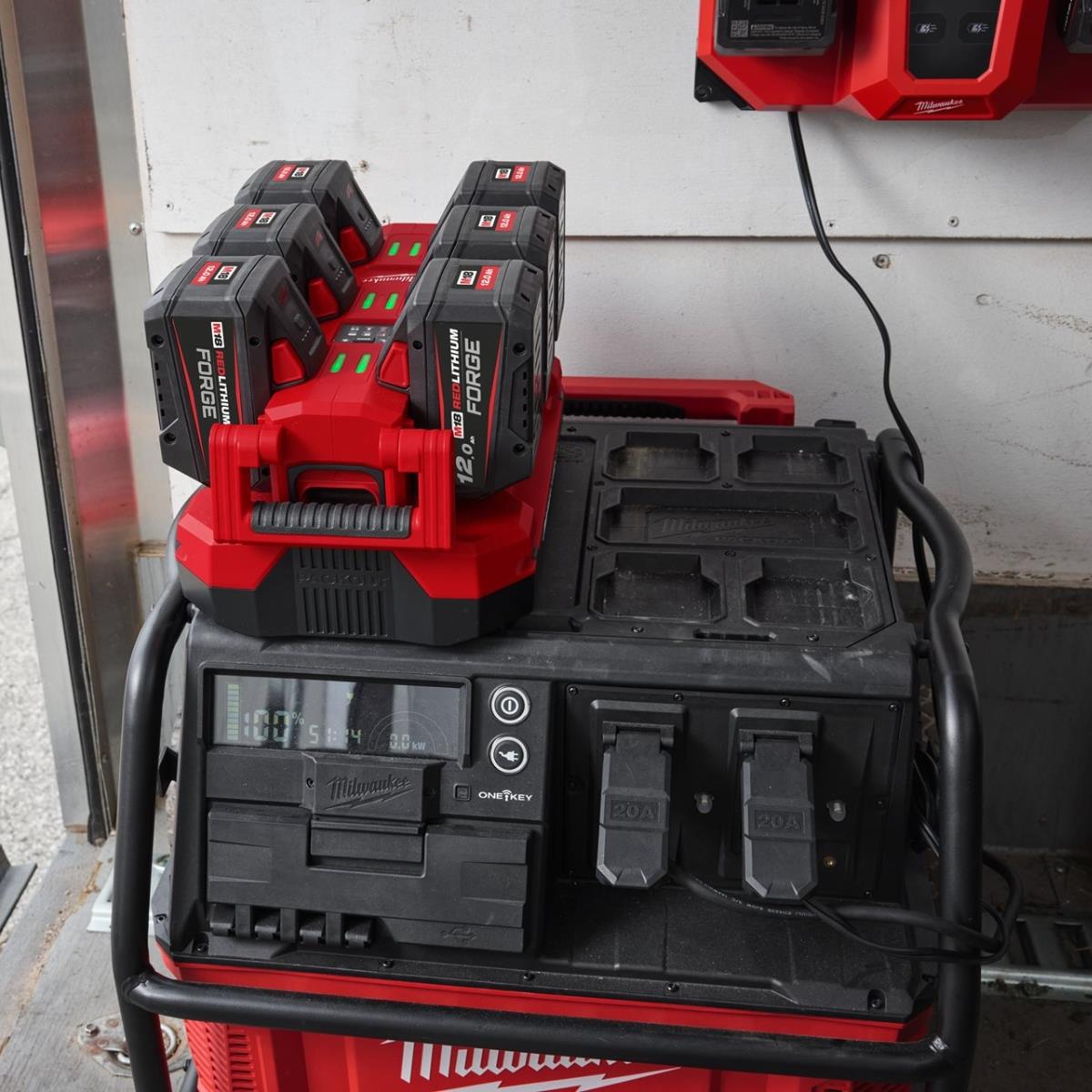 Milwaukee M18MPC6 M18 Mobile Packout 6 Bay Rapid Charger 240V 4932498552