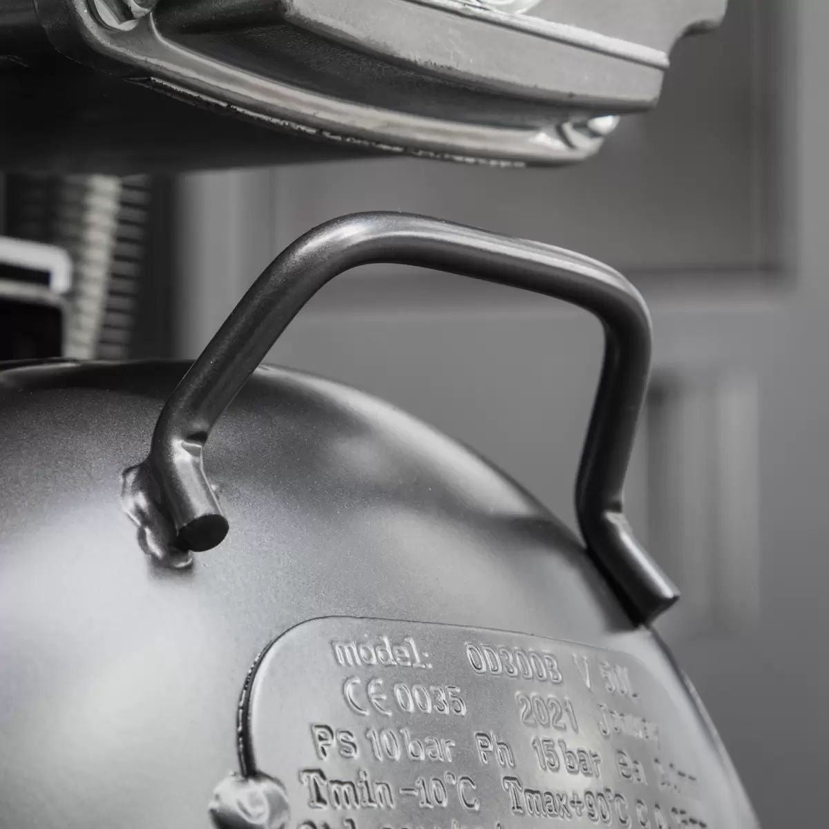 Sealey SAC5030VEKIT 50L V-Twin Direct Drive Air Compressor 3hp with Air Accessory Kit