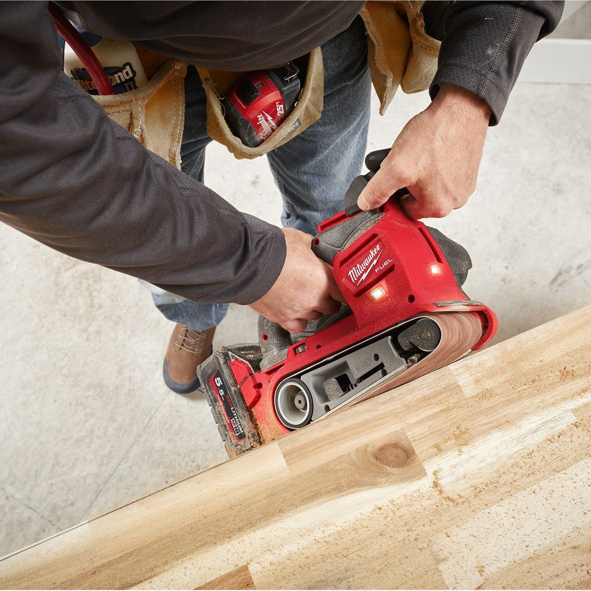 Milwaukee M18FBTS75-552X M18 FUEL 18V Brushless 75mm Belt Sander with 2 x 5.5Ah Battery, Charger & Case 4933479616