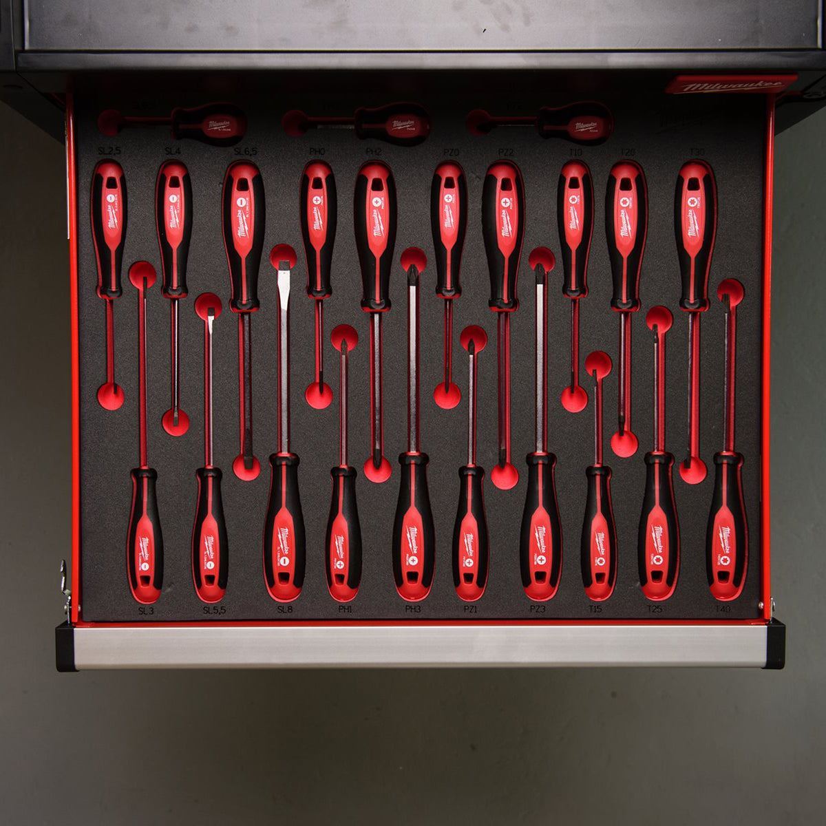 Milwaukee 23 Piece Tri-Lobe Screwdriver Set in Foam Insert 4932479830