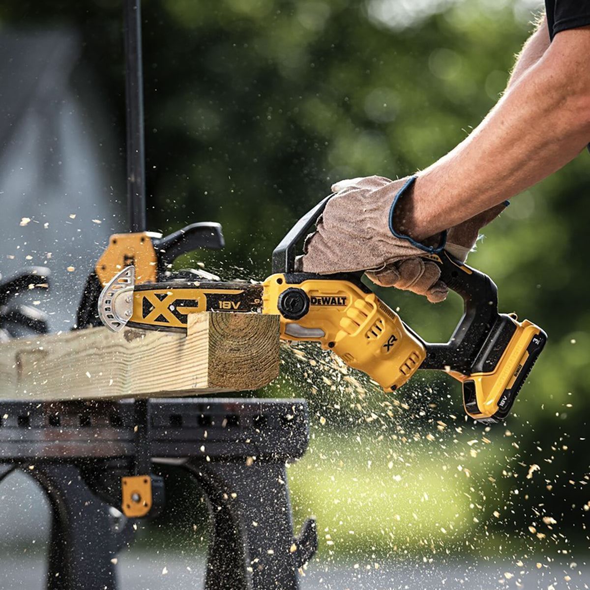 Dewalt DCMPS520N-XJ 18V XR Brushless 20cm Pruning Saw with 1 x 5.0Ah Battery & Charger