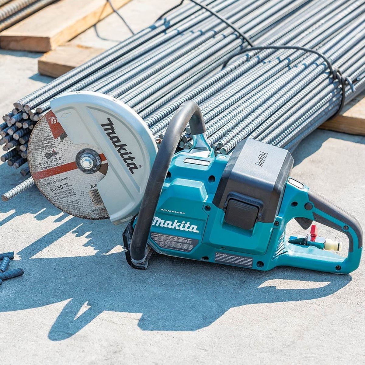 Makita DCE090ZX1 36V LXT 230mm Brushless Disc Cutter With 230mm Diamond Wheel