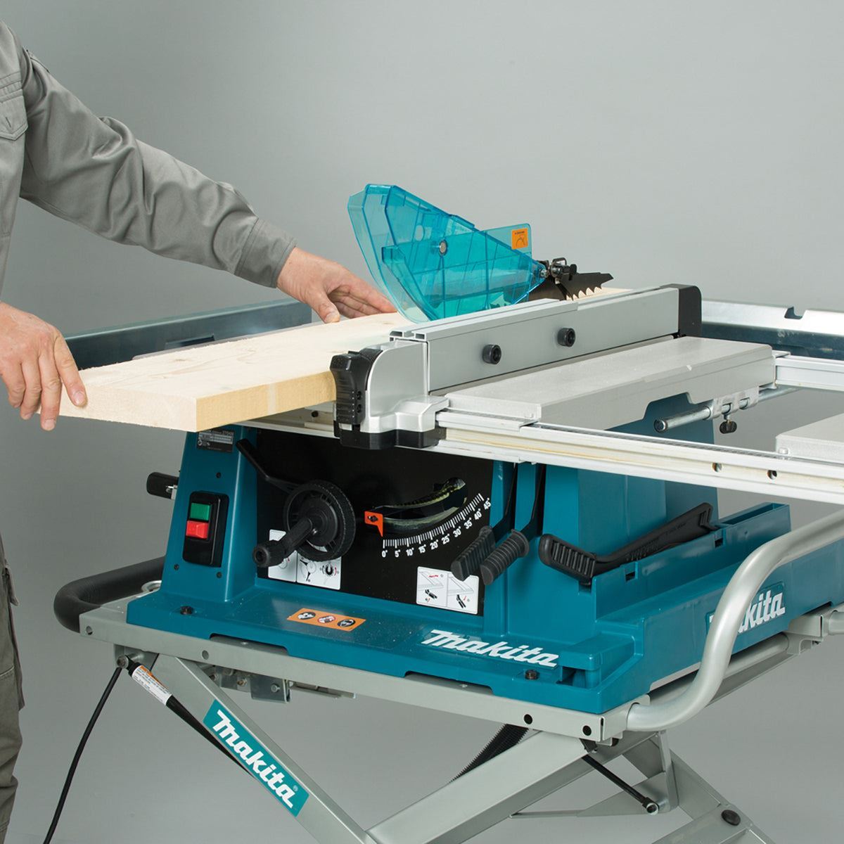 Makita 2704NX1/1 260mm Table Saw 110V With Portable Folding Stand 194093-8 Item Condition Damaged Box