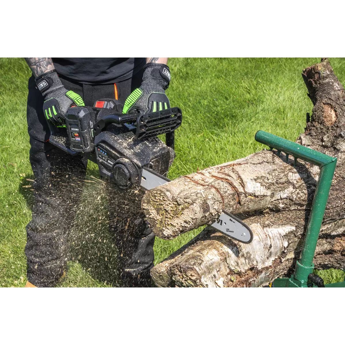 Sealey CP40VCSKIT 40V 35cm Cordless Chainsaw Kit With 2 battries & charger