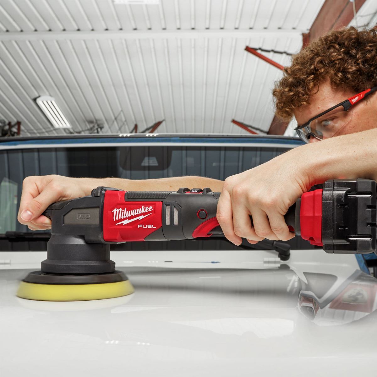 Milwaukee M18FROP15-0 18V Brushless 125mm Random Orbital Polisher with 2 x 5.0Ah Battery Charger & Bag