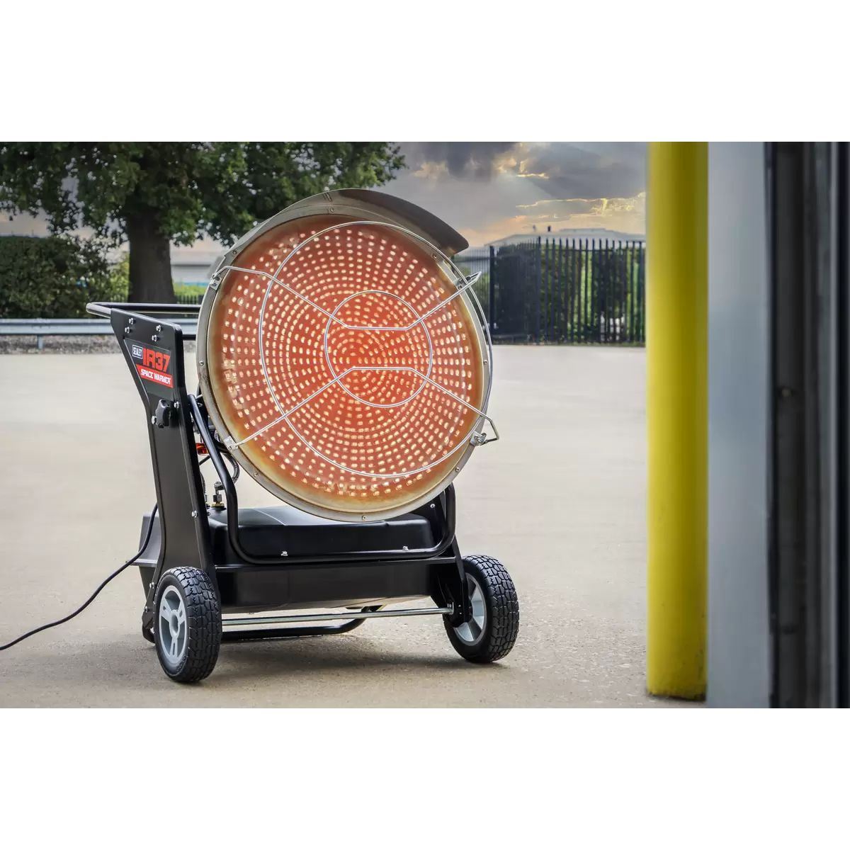 Sealey IR37 Infrared Kerosene/Diesel Heater with Wheels 136,000Btu/hr 230V/40kW