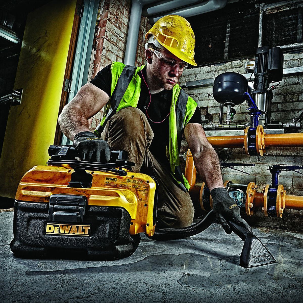 Dewalt DCV584L 14.4/54V XR FlexVolt L-Class Wet & Dry Vacuum with 2 x 6.0Ah Battery & Charger