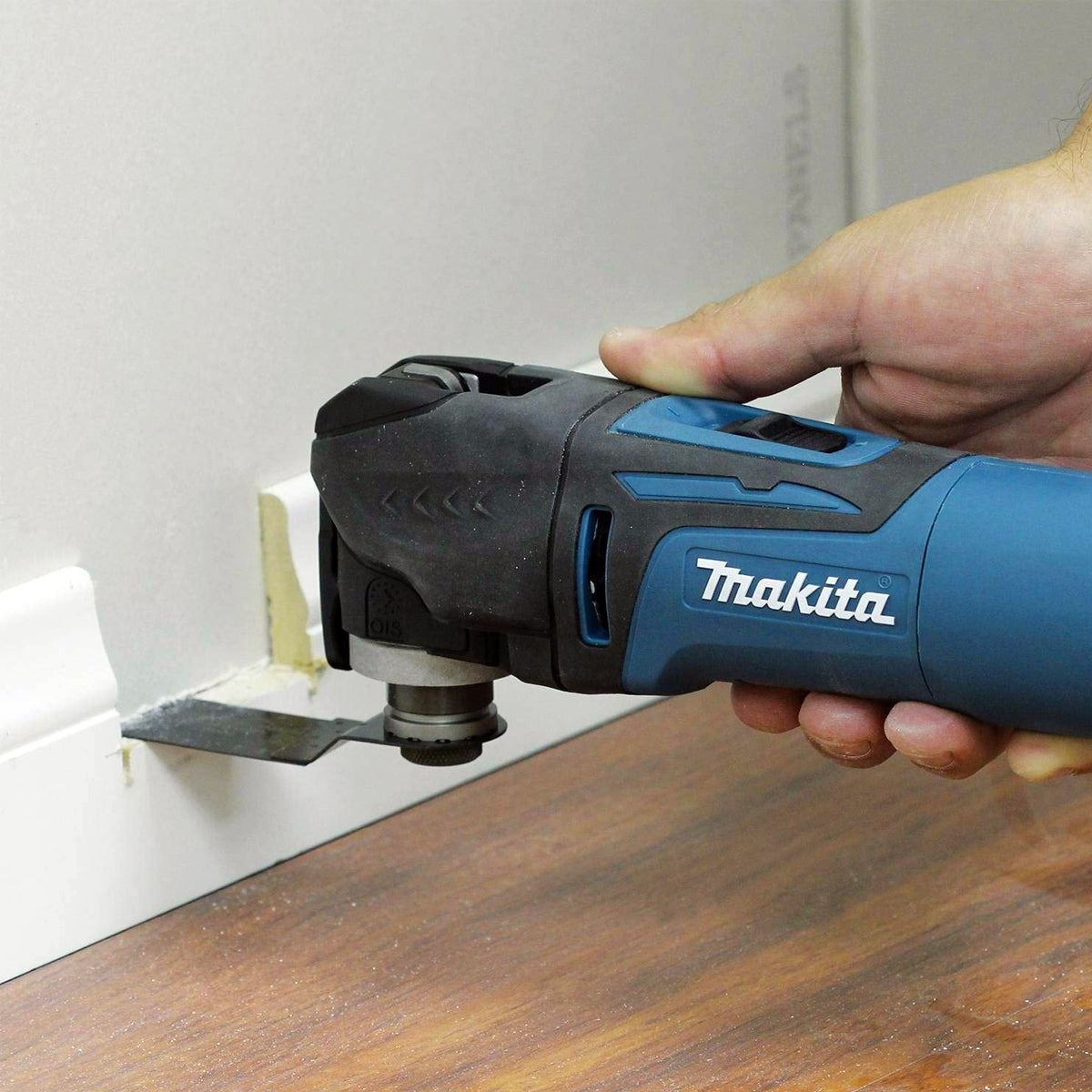 Makita TM3010CK/2 Oscillating Multi-Tool 320W With Tool-Less Blade Change 240V