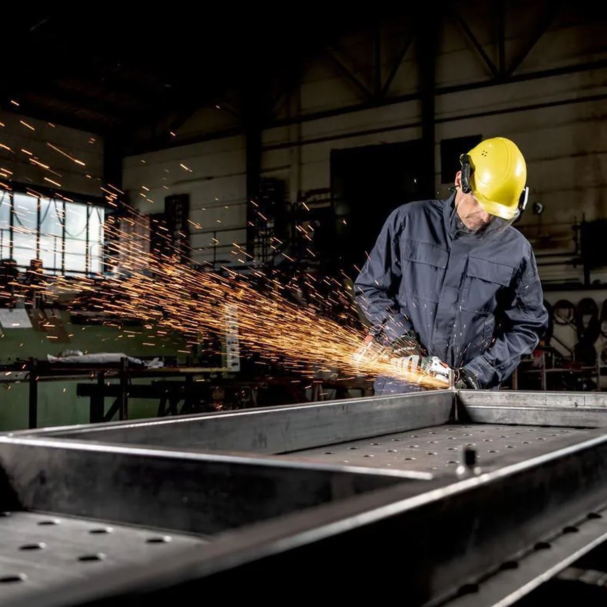 Metabo WB 18 LT BL 11-125 18V Brushless Angle Grinder with 1 x 5.5Ah Battery Charger & Case