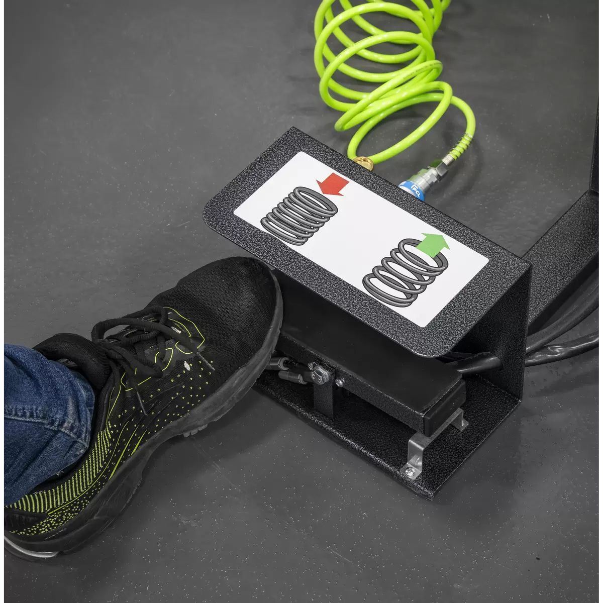 Sealey RE2500 Air Operated Coil Spring Compressor 2500kg