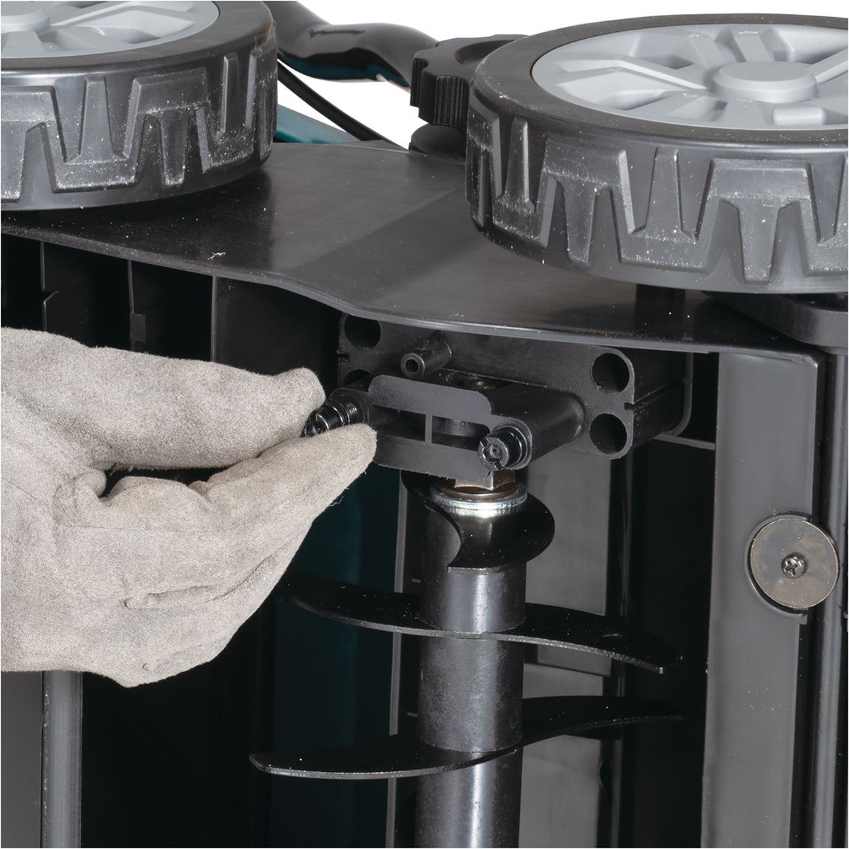 Makita DUV320RT 18V LXT Brushless 320mm Scarifier With 1 x 5.0Ah Battery & Charger