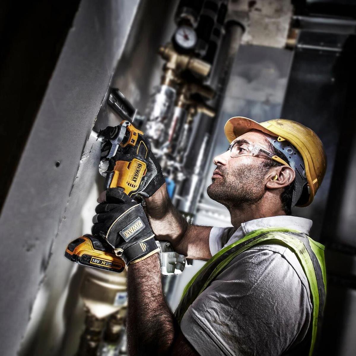 Dewalt DCS355P1 18V XR Brushless Oscillating Multi-Tool with 1 x 5.0Ah Battery, Charger, Accessories Set & Case