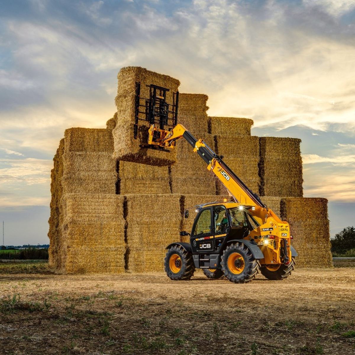 JCB 42’’ Roller Cabinet and Top Tool Chest Stack 19 Drawer with Telehandler Loader Wrap JCBTLHSTACK
