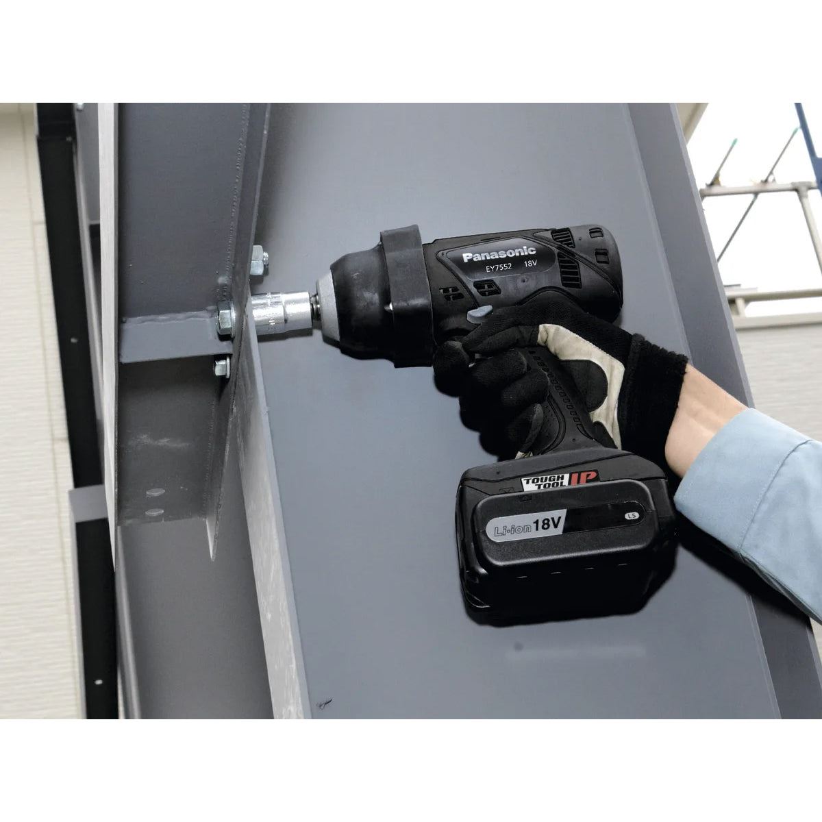 Panasonic PAN7552LJ EY7552 18V Heavy-Duty Impact Wrench 2 x 5.0Ah Li-ion Batteries & Charger With Case