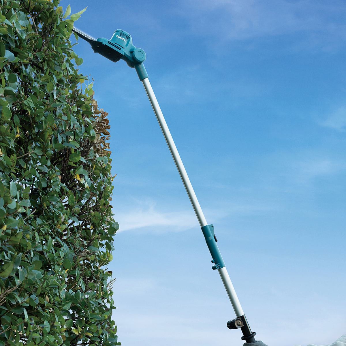 Makita DUN461WRT 18V LXT Cordless 46cm Pole Hedge Trimmer With 1 x 5.0Ah Battery & Charger