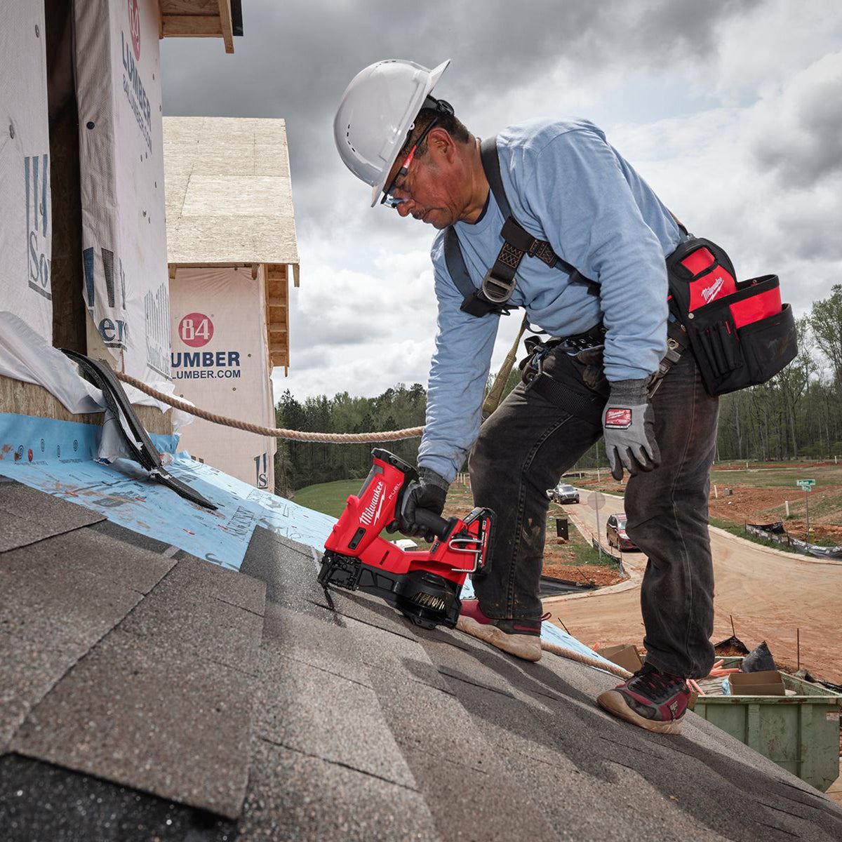 Milwaukee M18FRCN45-0X 18V FUEL Brushless Roofing Coil Nailer with 1 x 8.0Ah Battery Charger & Case