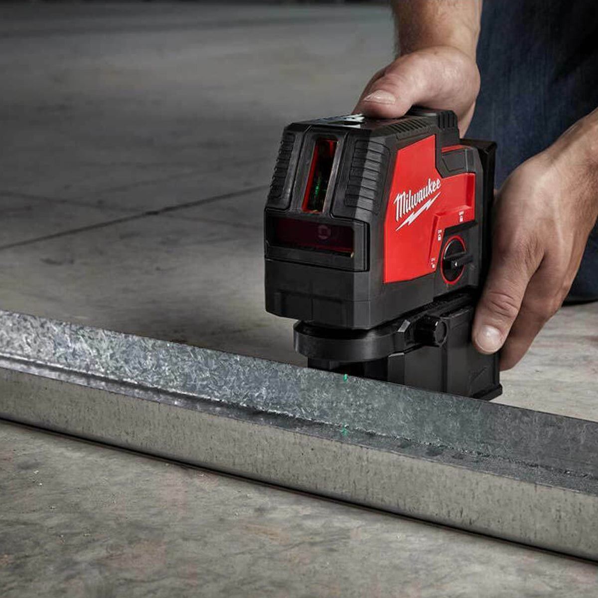 Milwaukee L4CLLP-301C Green Cross Line Laser with 1.2m Compact Laser Tripod & Plumb Points