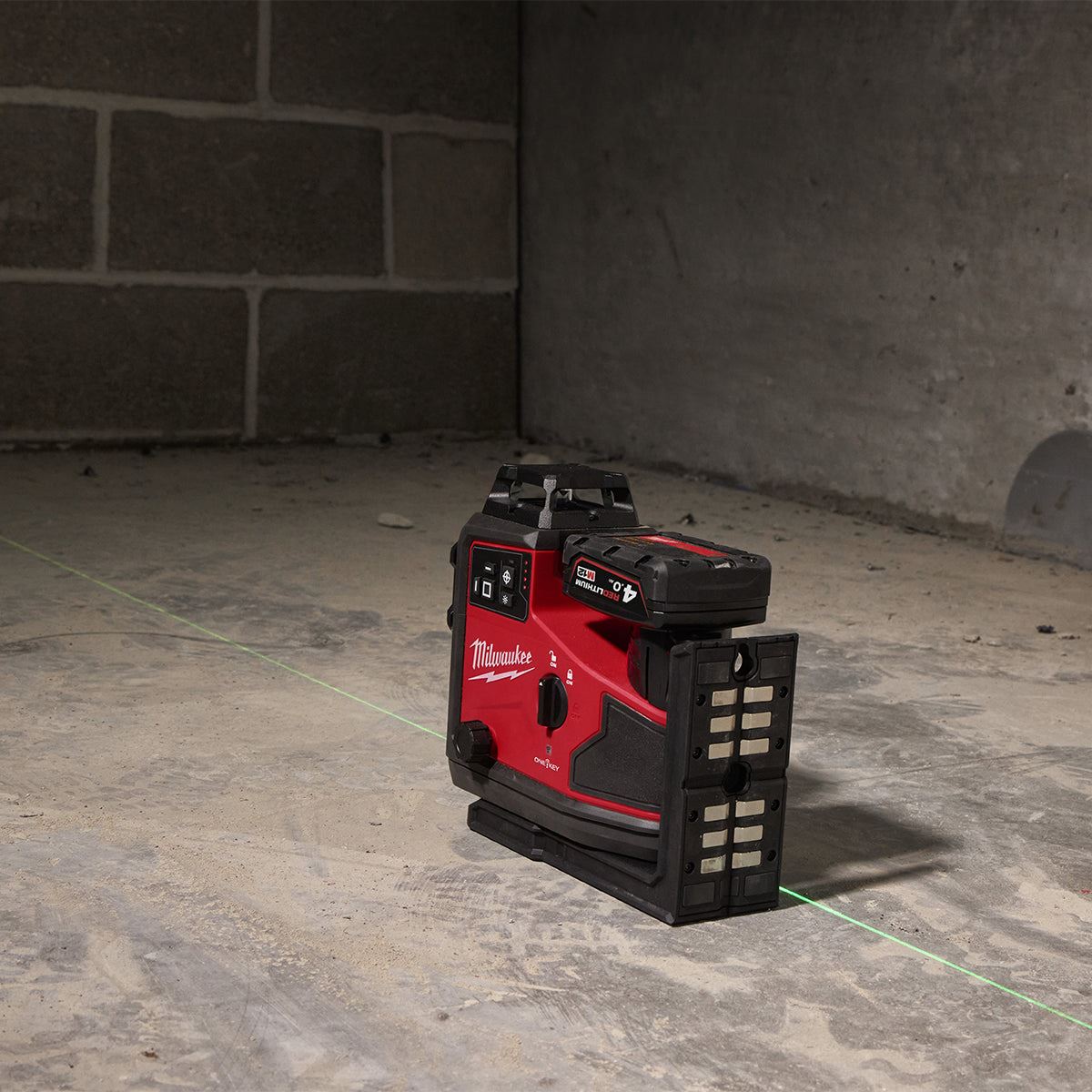 Milwaukee M12A3PLO-0C 12V M12 Green Auto Alignment 360° 3 Plane Laser with 1 x 2.5Ah Battery Charger & Case