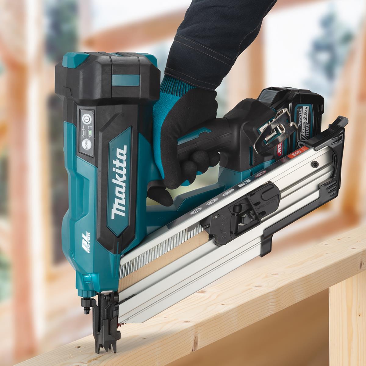 Makita BN001GZ 40V Max XGT Brushless Framing Nailer with 1 x 2.5Ah Battery & Charger