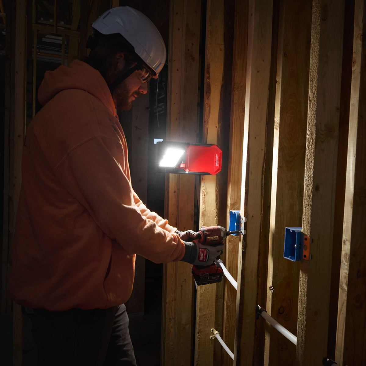 Milwaukee M18PAL2-0 18V Pivoting Area Light with 1 x 6.0Ah Battery & Charger
