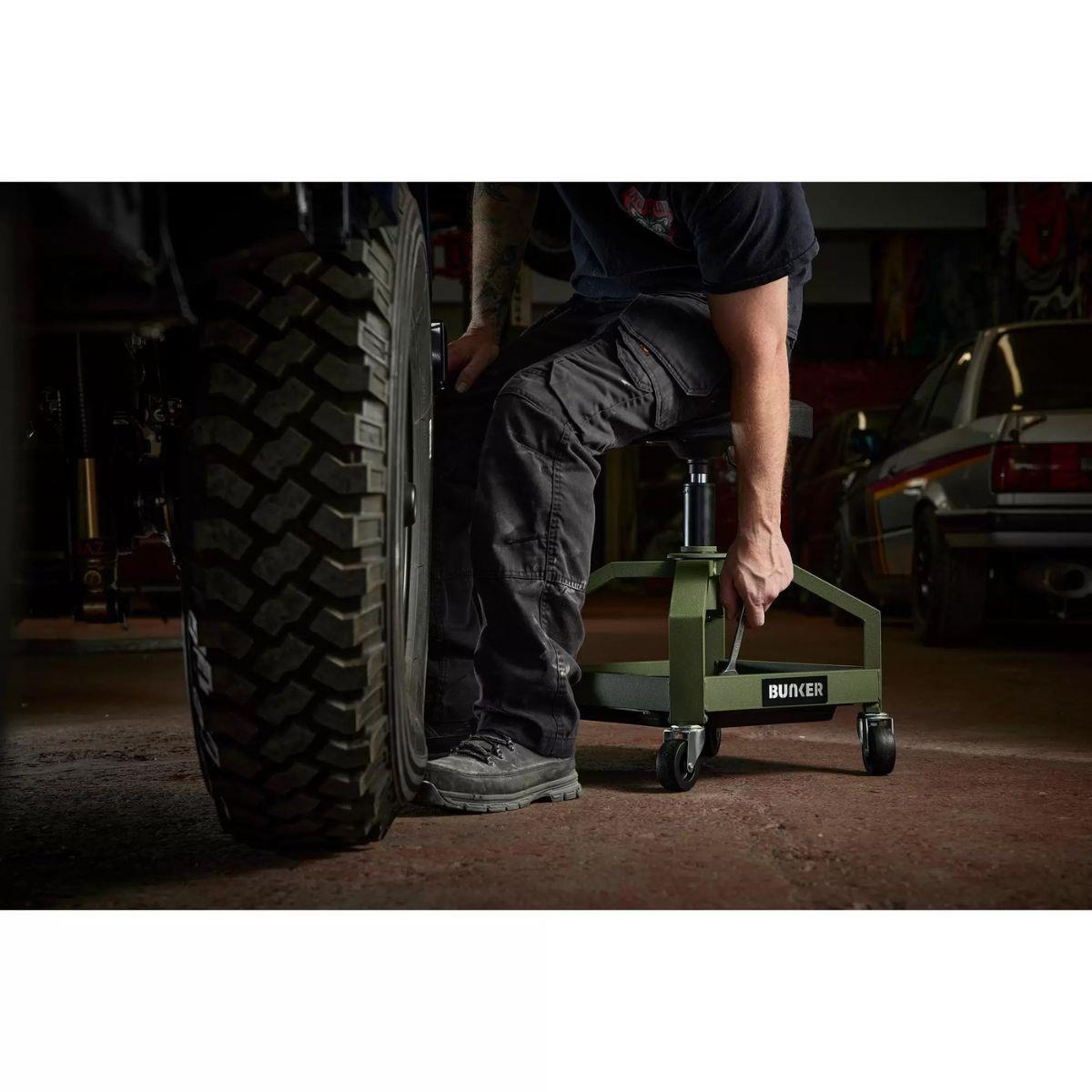 Draper BUNKER AHDSSTL Adjustable Work Stool with Tool Tray 29725
