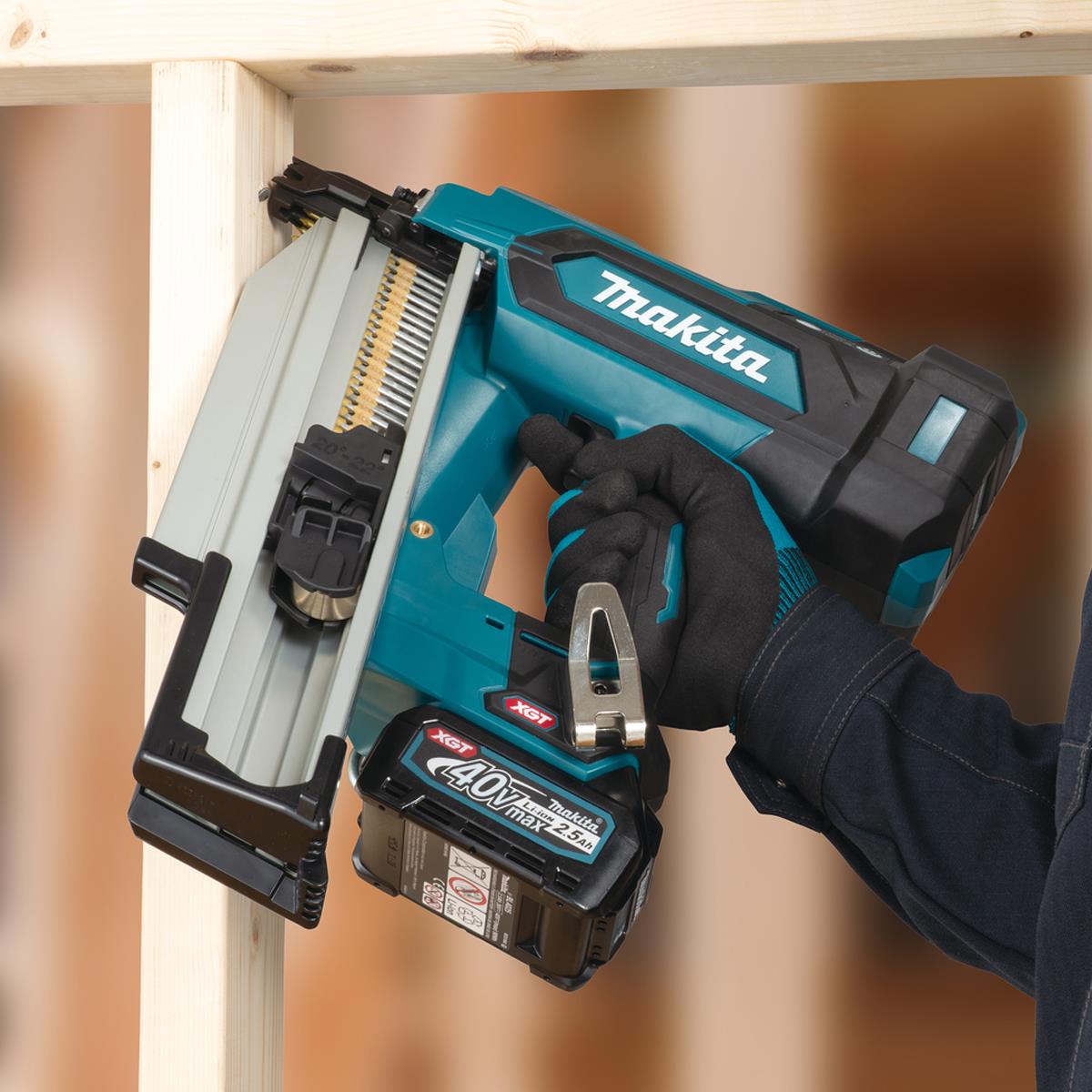 Makita BN002GZ 40V Max XGT Brushless Framing Nailer Body Only Item Condition Damaged Box