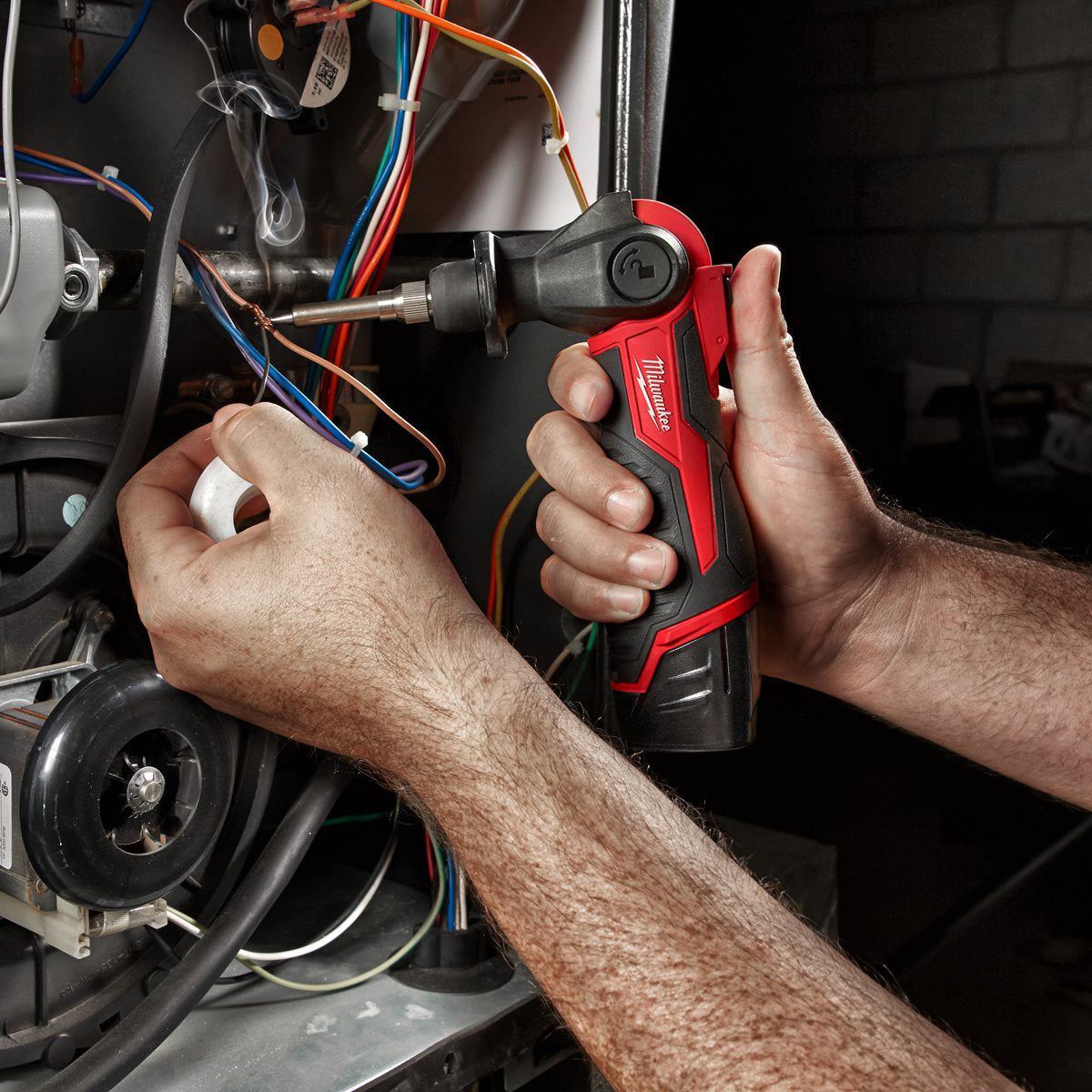 Milwaukee M12SI-201C 12V Soldering Iron with 1 x 2.0Ah Battery Charger & Case 4933459762