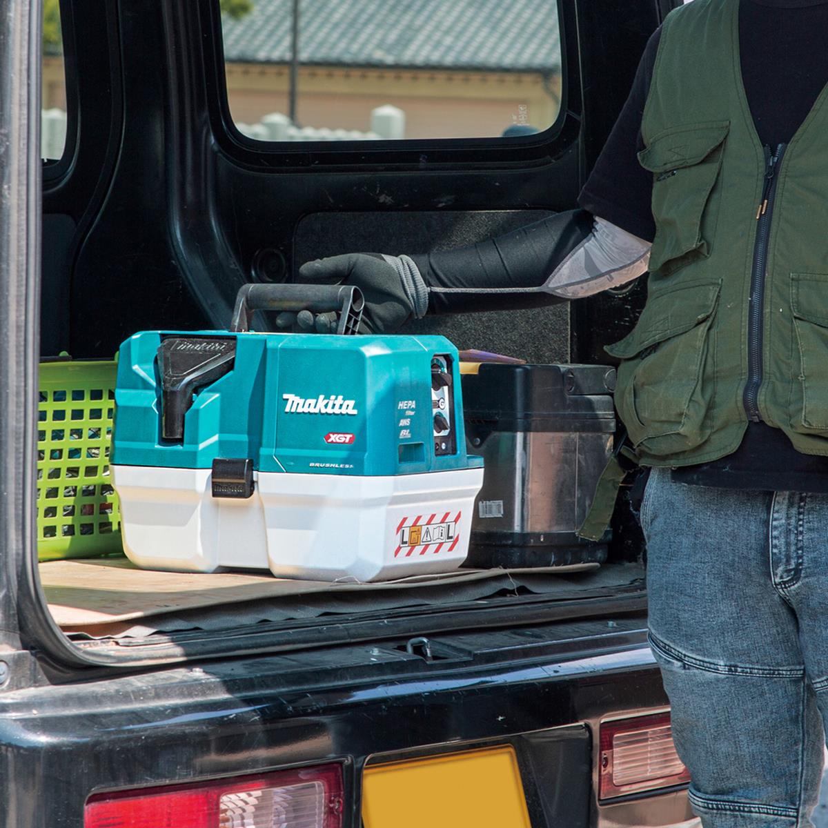 Makita VC013GLZ03 40V Max XGT Brushless Vacuum Cleaner with 1 x 4.0Ah Battery & Charger