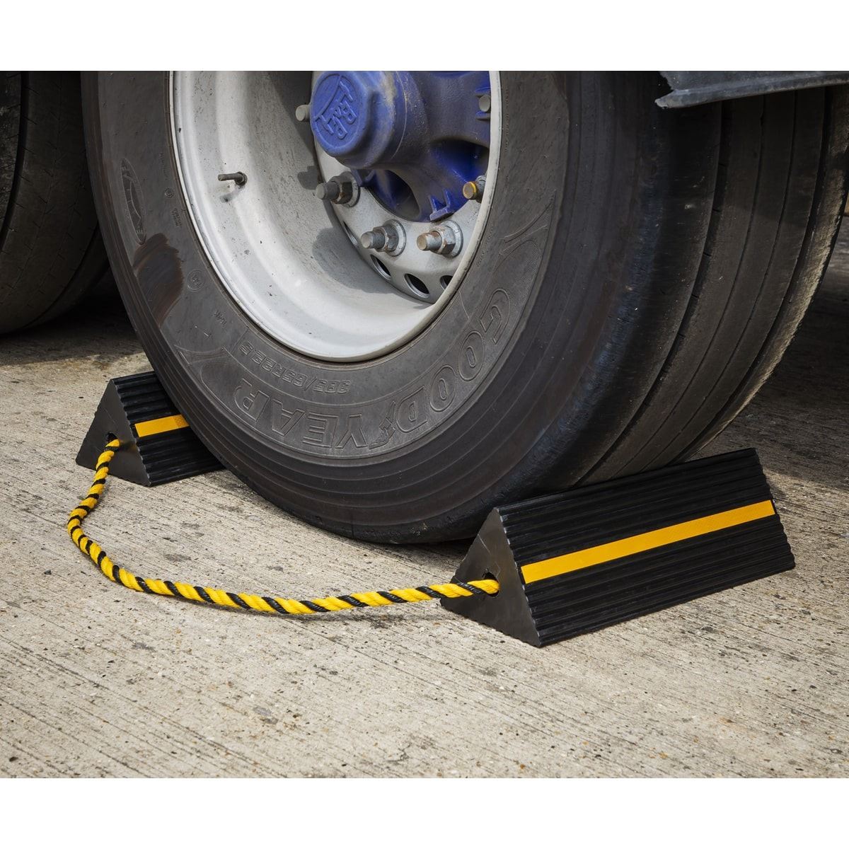 Sealey WC11 Heavy-Duty Rubber Wheel Chocks 8kg Pair