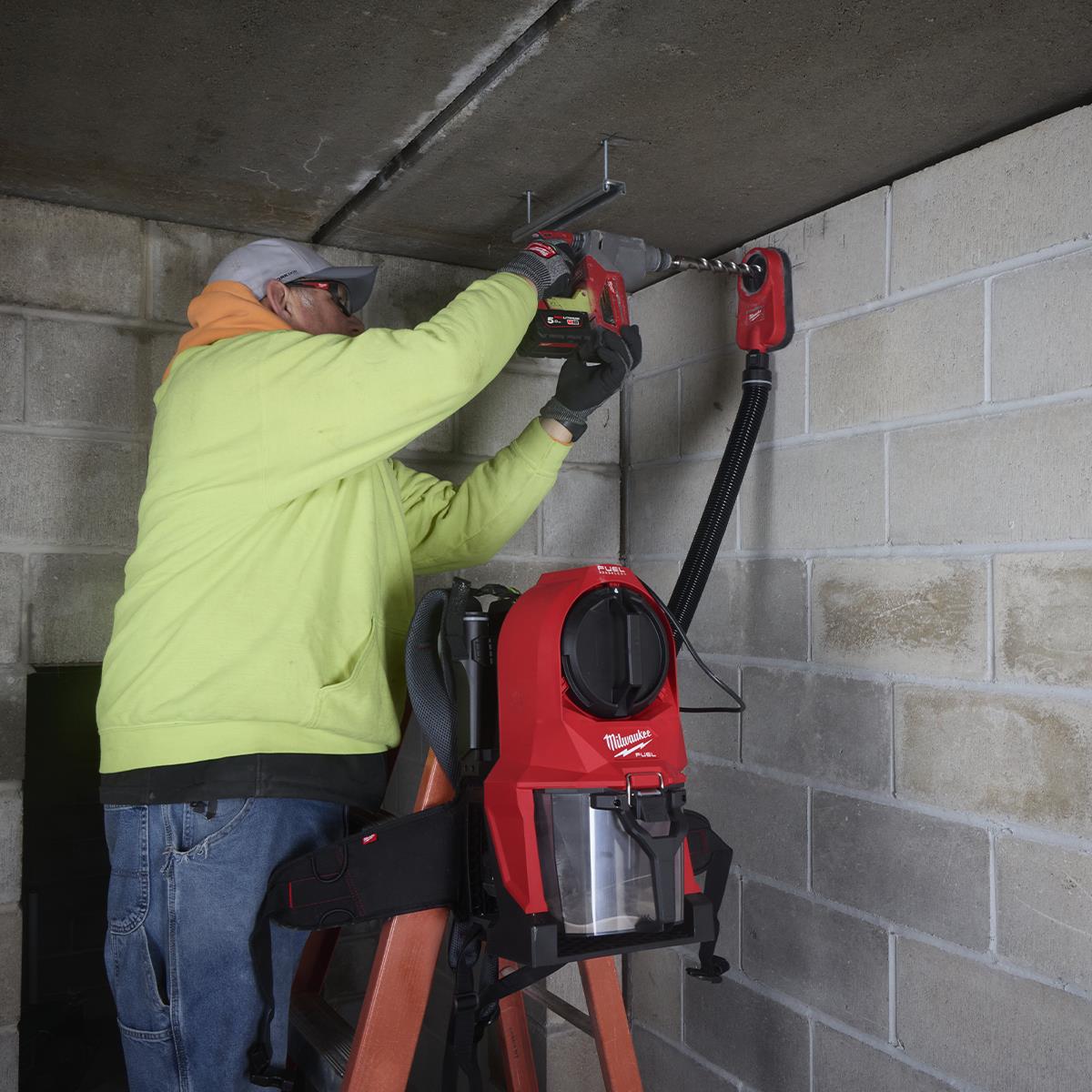 Milwaukee M18FBPV2-0 18V M18 Brushless Backpack Vacuum with 1 x 5.0Ah Battery & Charger