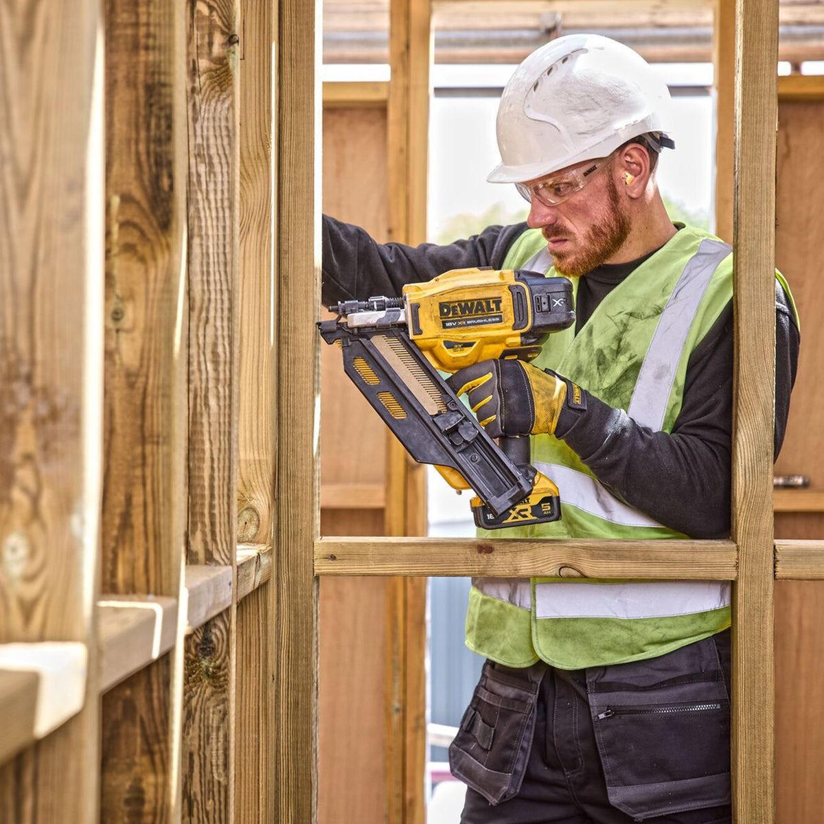 Dewalt DCN930N 18V XR Brushless 90mm First Fix Framing Nailer with 1 x 5.0Ah Battery & Charger