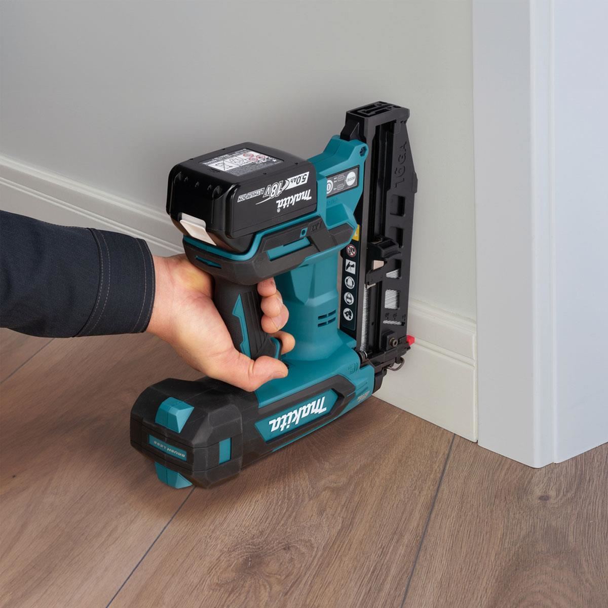 Makita DBN601RTJ 18V LXT 16G Brushless Finishing Nailer With 2 x 5.0Ah Battery, Charger & Case