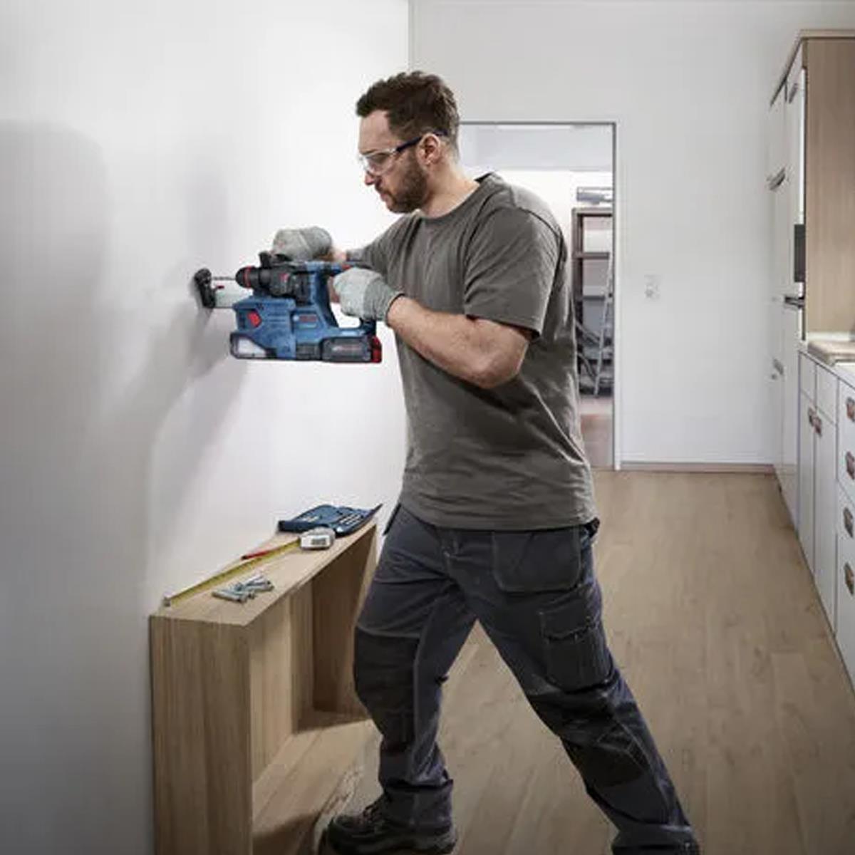 Bosch GBH 18V-22 X 18V Brushless SDS+ Rotary Hammer Drill with 2 x 5.0Ah Battery, Charger & Case 0611924171