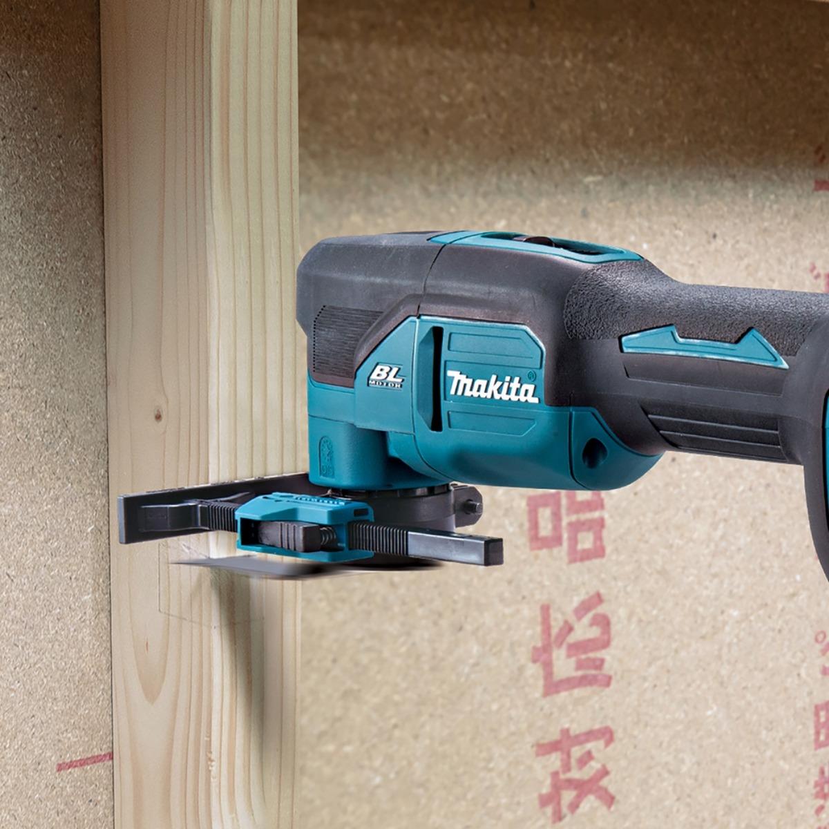 Makita DTM53Z 18V LXT Brushless Multi Tool With 26 Piece Accessory Set