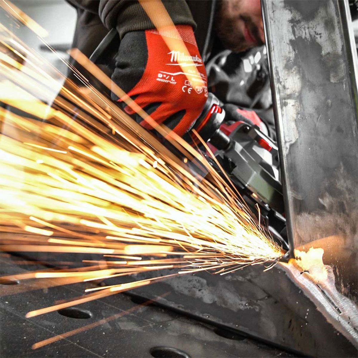 Milwaukee M18FSAGF125XPDB-0X 18V Brushless 125mm Angle Grinder with 1 x 3.0Ah Battery Charger & Case