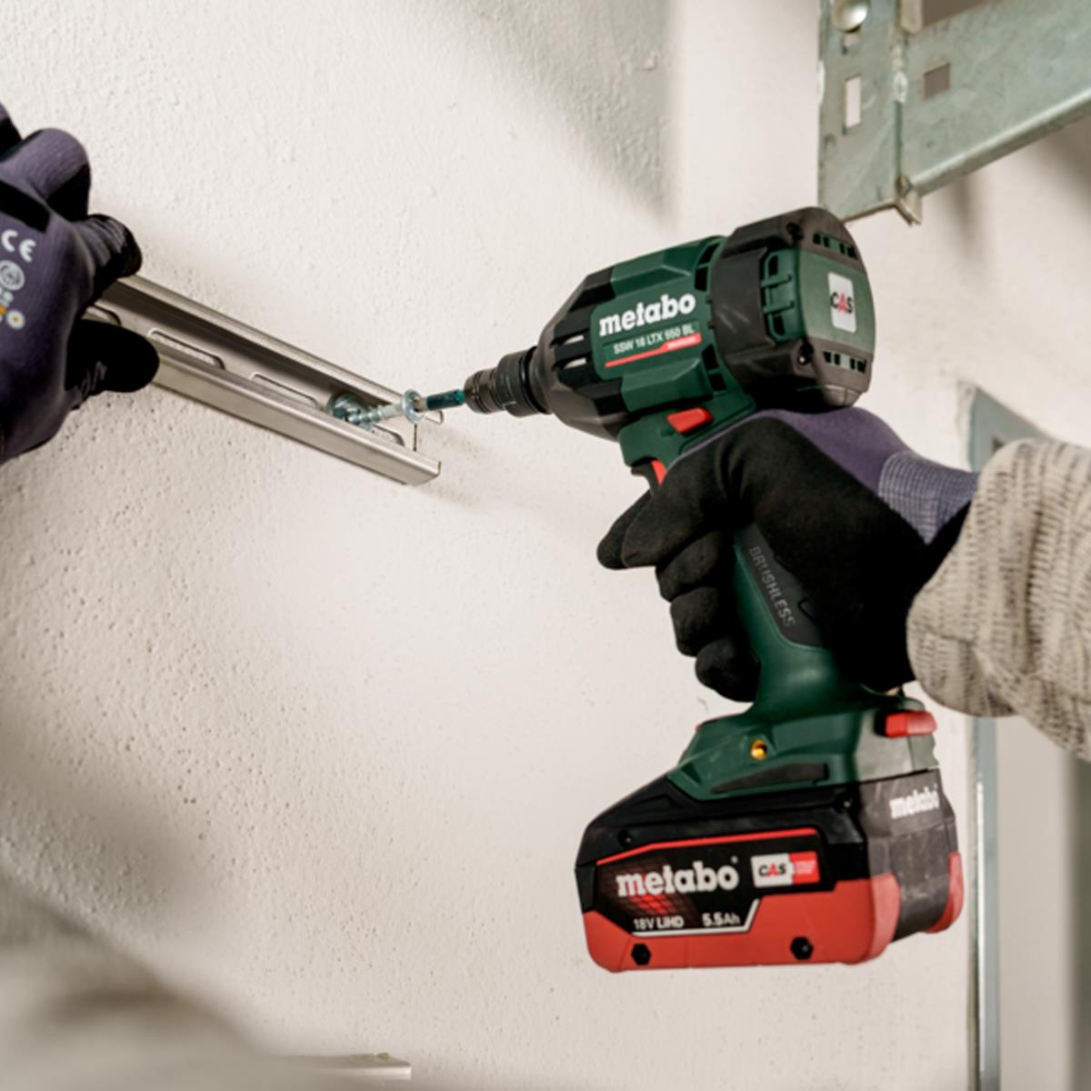 Metabo SSW 18 LTX 550 BL 18V Brushless Impact Wrench With 1 x 5.2Ah Battery Charger & Case