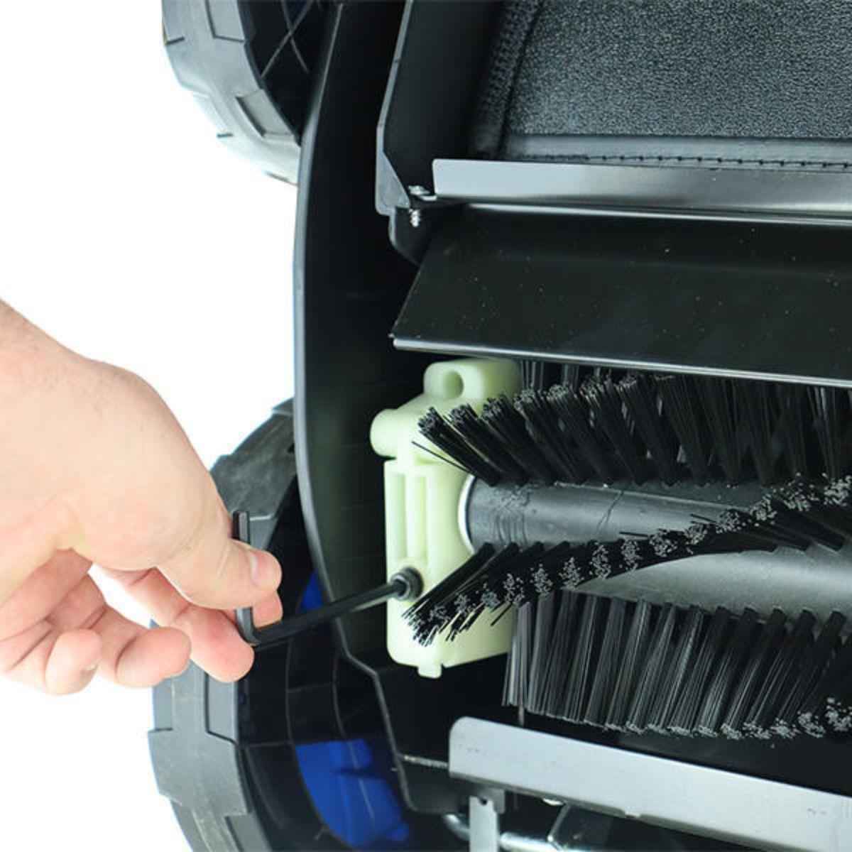 Hyundai HYSW1600E 38cm Artificial Grass Sweeper Multi-use Brush 45L Collection Bag 230V/1600W