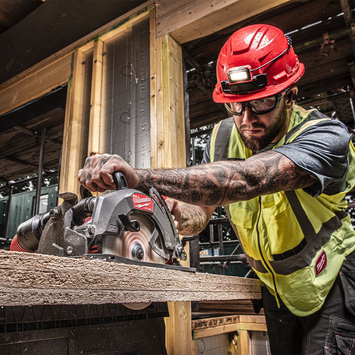 Milwaukee M18FCSRH662-0 M18 FUEL Gen 2 18V Brushless Circular Saw with 2 x 5.0Ah Battery & Charger