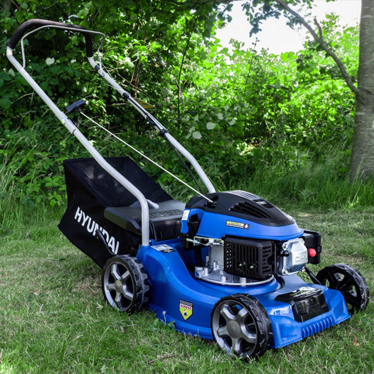 Hyundai HYM400P 40cm Petrol Lawnmower 79cc Engine, 25-75mm Cuts, 45L Grass Catcher & Rear Discharge