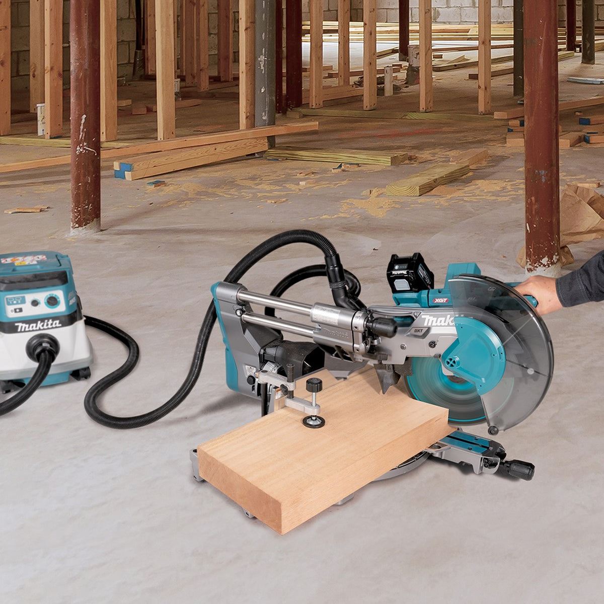Makita LS004GD201 40V Max XGT Brushless 260mm Slide Compound Mitre Saw With 2 x 2.5Ah Batteries & Charger