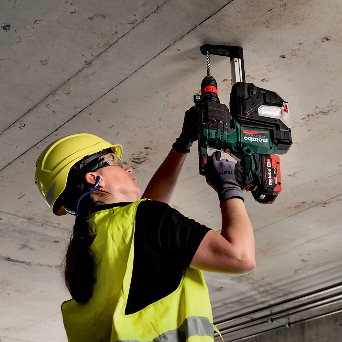 Metabo KH 18 LTX BL 28 Q 18V Brushless SDS+ Combination Hammer Drill with 1 x 2.0Ah Battery Charger & Metabox