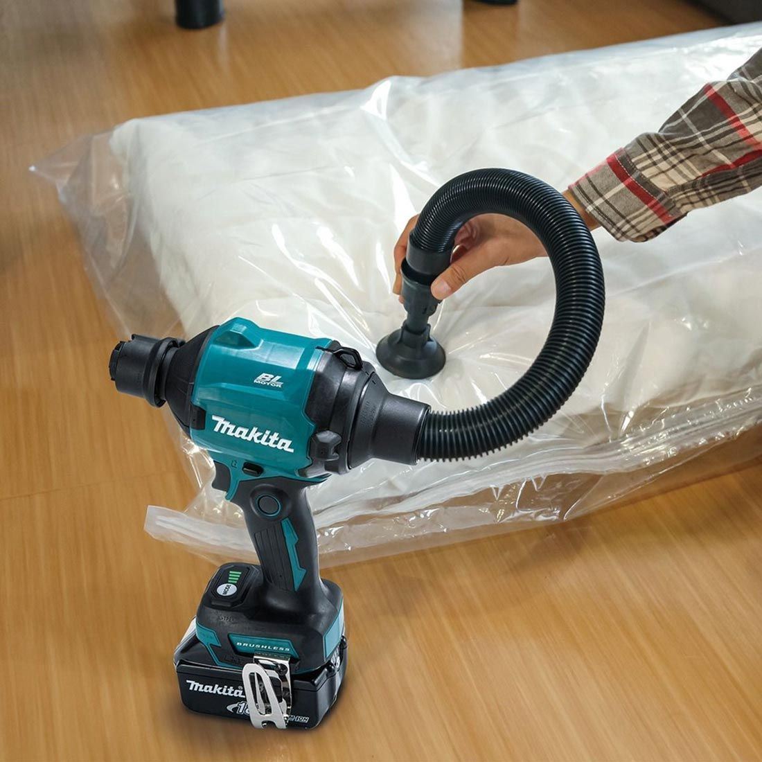 Makita DAS180Z 18V LXT Brushless Dust Blower With 1 x 5.0Ah Battery & Charger