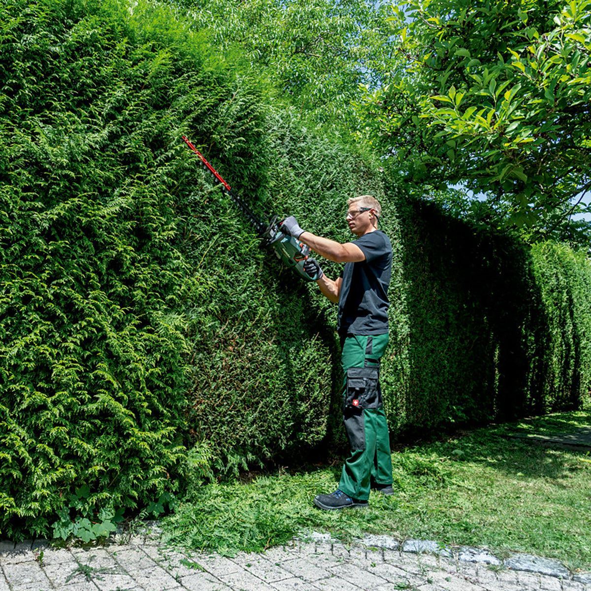 Metabo HS 18 LTX BL 75 18V Brushless 75cm Hedge Trimmer with 1 x 8.0Ah Battery & Charger