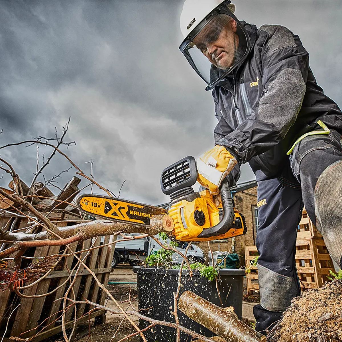 Dewalt DCMCS565P1-GB 18V XR Brushless 30cm Chainsaw with 1 x 5.0Ah Battery & Charger