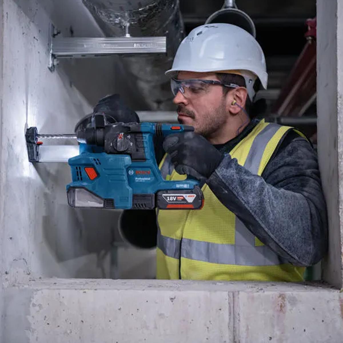 Bosch GBH 18V-22 18V Brushless SDS-Plus Rotary Hammer Drill with 1 x 4.0Ah Battery, Charger & Case