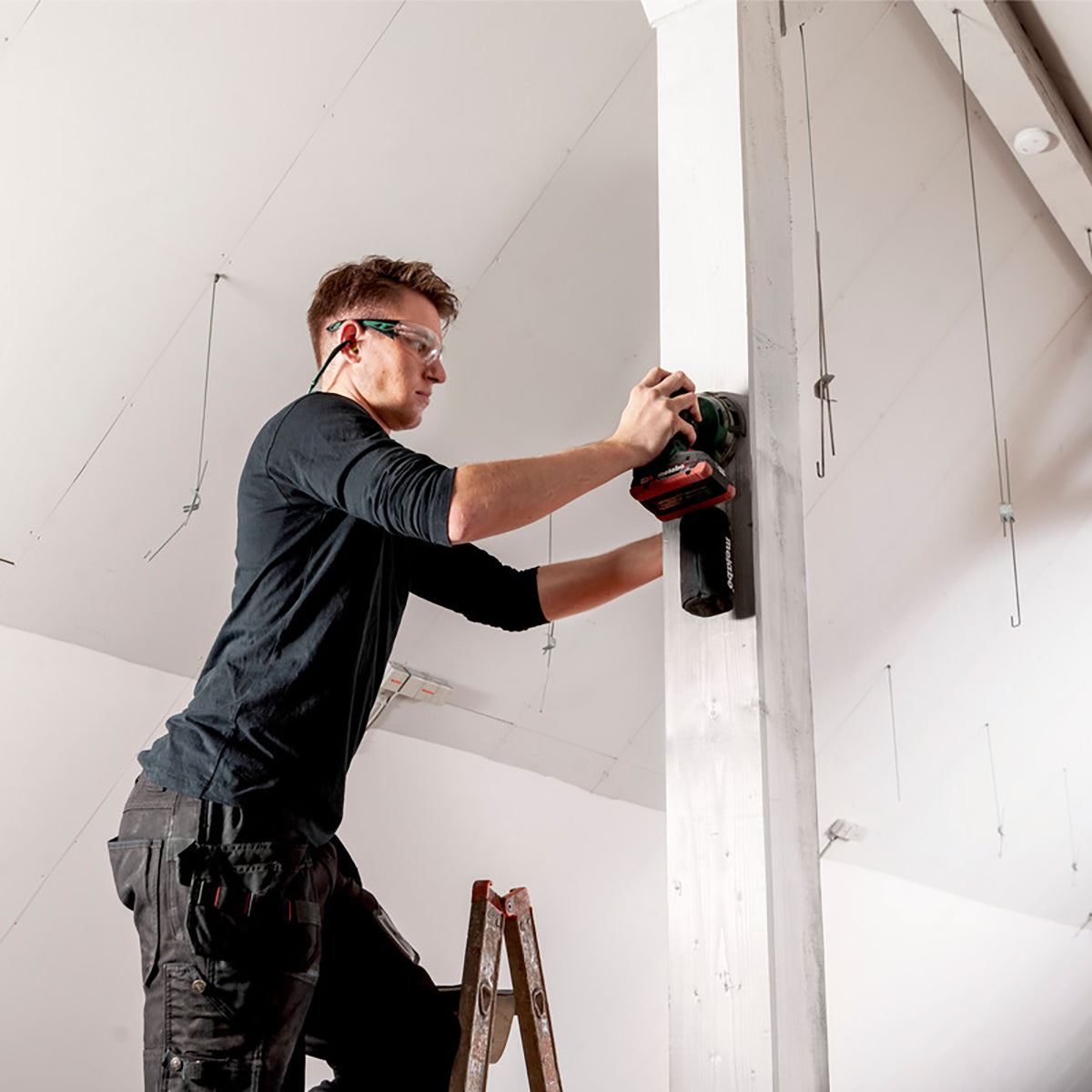 Metabo SXA 18 LTX 125 BL 18V Brushless 125mm Random Orbital Sander with 1 x 4.0Ah Battery Charger & Metabox